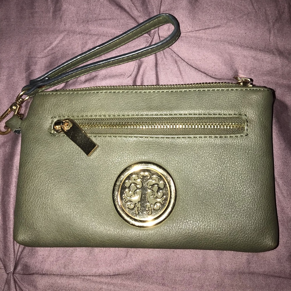 Versona wristlet